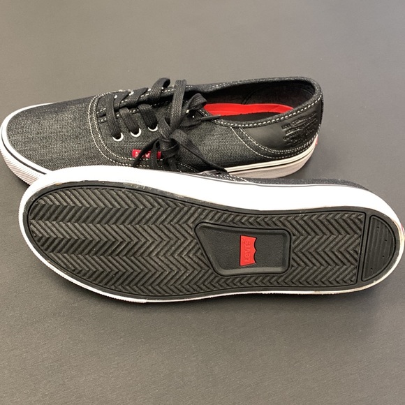 🎉Host Pick🎉 NWT- Levi Gray Sneakers - Picture 4 of 7